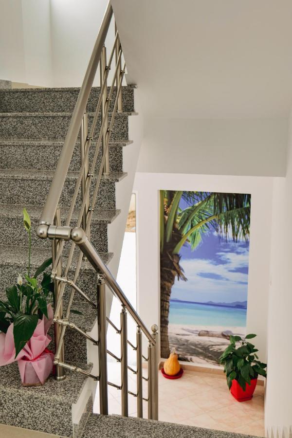 Eden Suites & Apartments ساراندا المظهر الخارجي الصورة