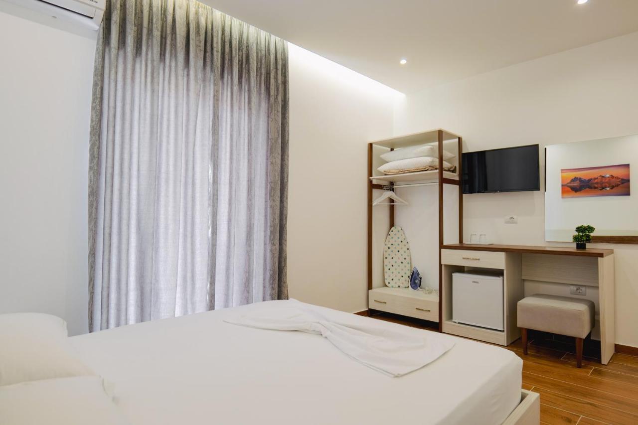 Eden Suites & Apartments ساراندا المظهر الخارجي الصورة