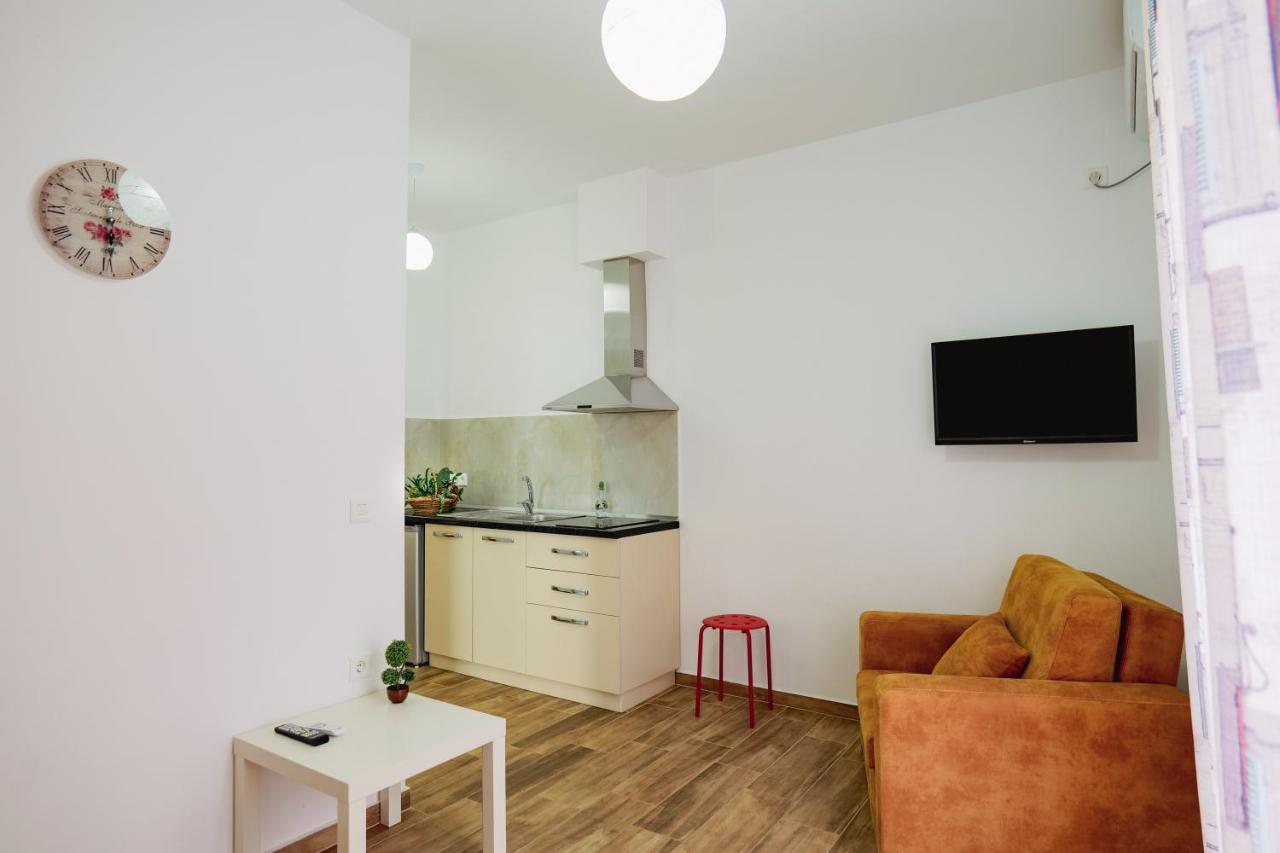 Eden Suites & Apartments ساراندا المظهر الخارجي الصورة