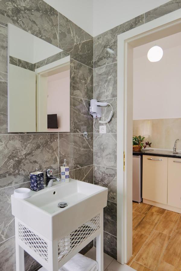 Eden Suites & Apartments ساراندا المظهر الخارجي الصورة
